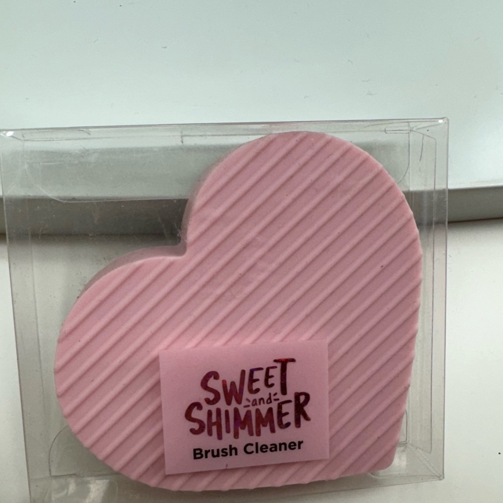 Sweet and shimmer brush cleaner